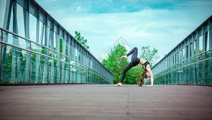 德扑心理博弈：为什么情绪稳定本身就是一种强牌（德扑心态博弈：情绪稳定就是你的王牌）